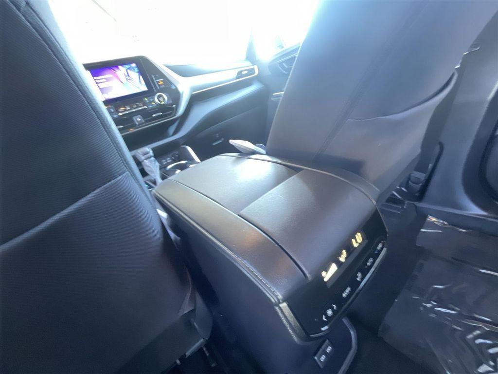 used 2023 Toyota Highlander car, priced at $30,991