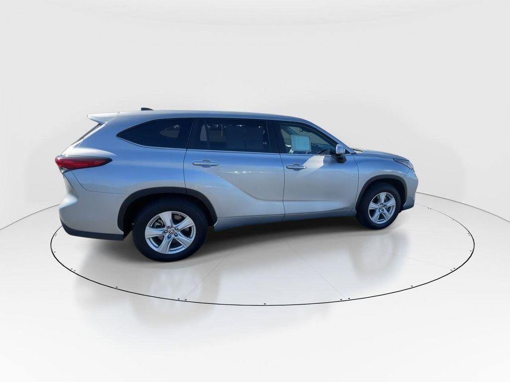 used 2023 Toyota Highlander car, priced at $30,991