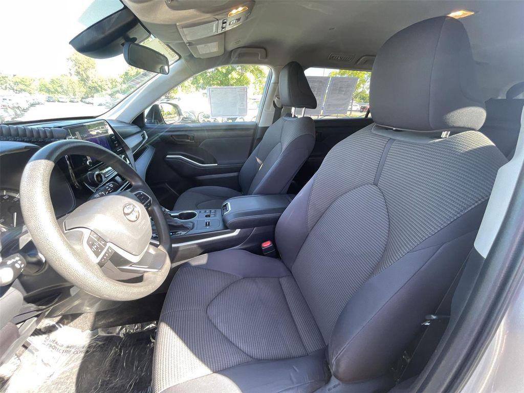 used 2023 Toyota Highlander car, priced at $30,991