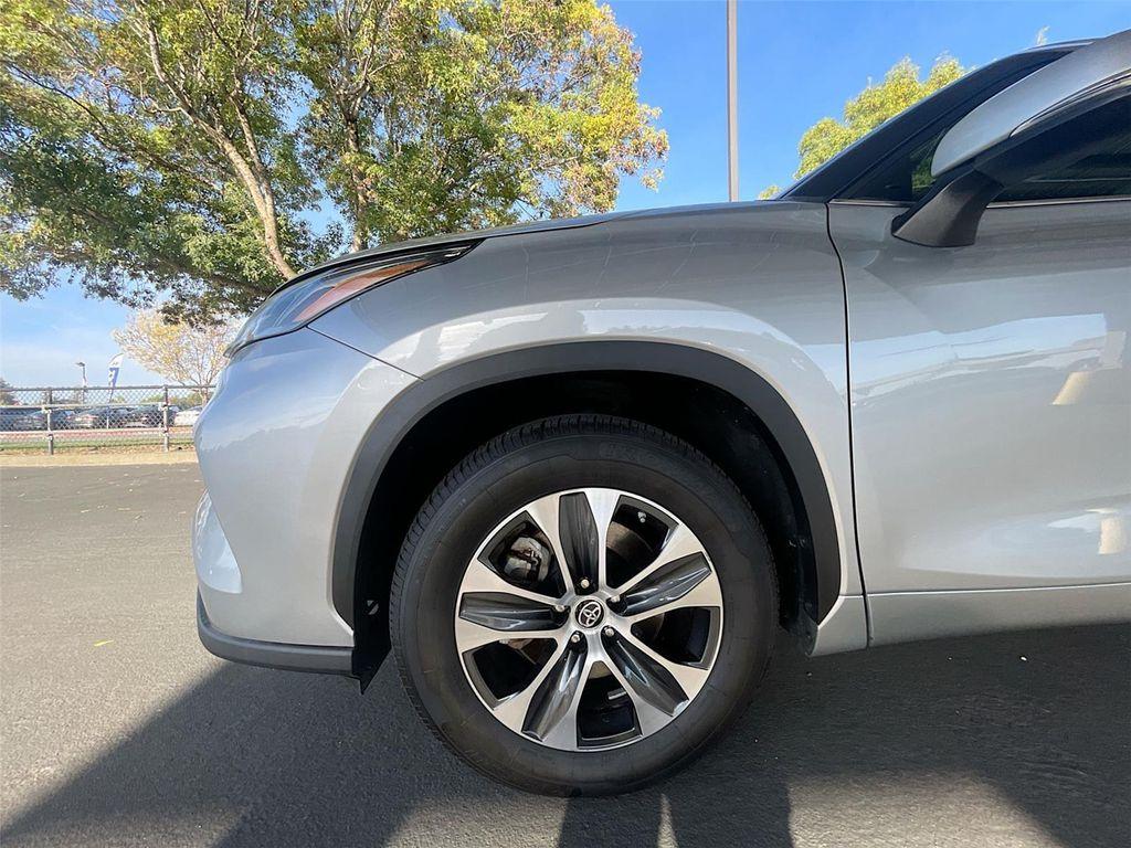used 2023 Toyota Highlander car, priced at $34,551