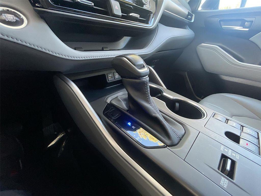 used 2023 Toyota Highlander car, priced at $34,551