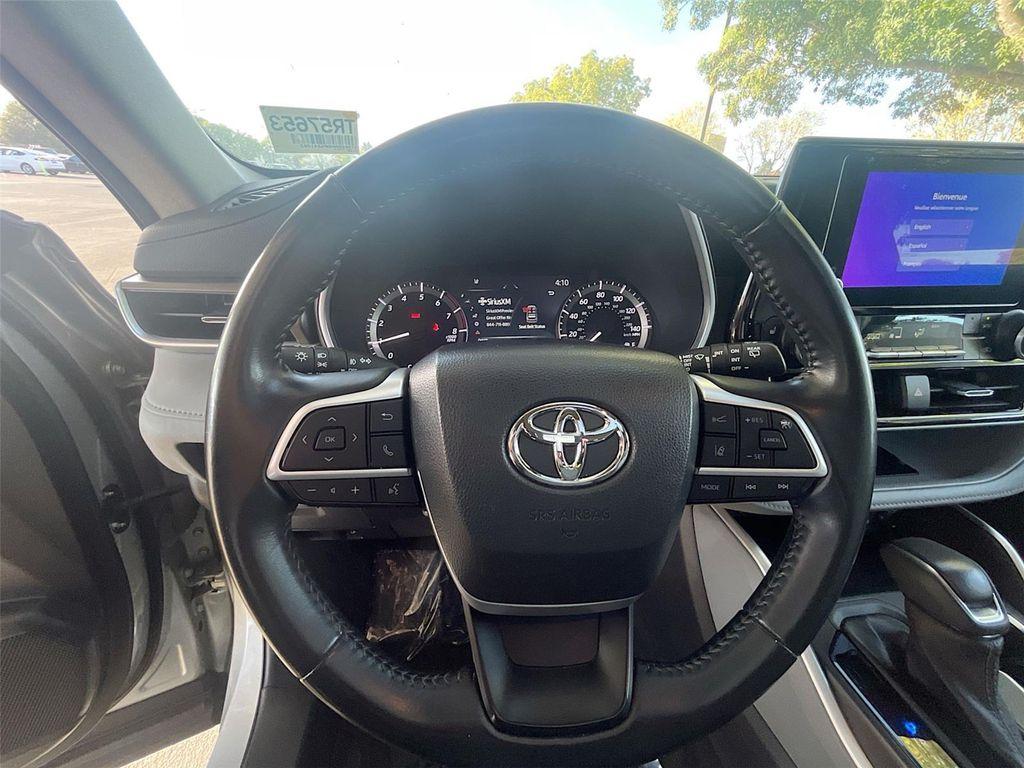 used 2023 Toyota Highlander car, priced at $34,551