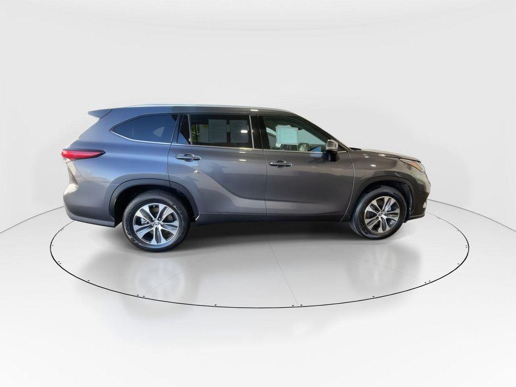 used 2022 Toyota Highlander car, priced at $29,991