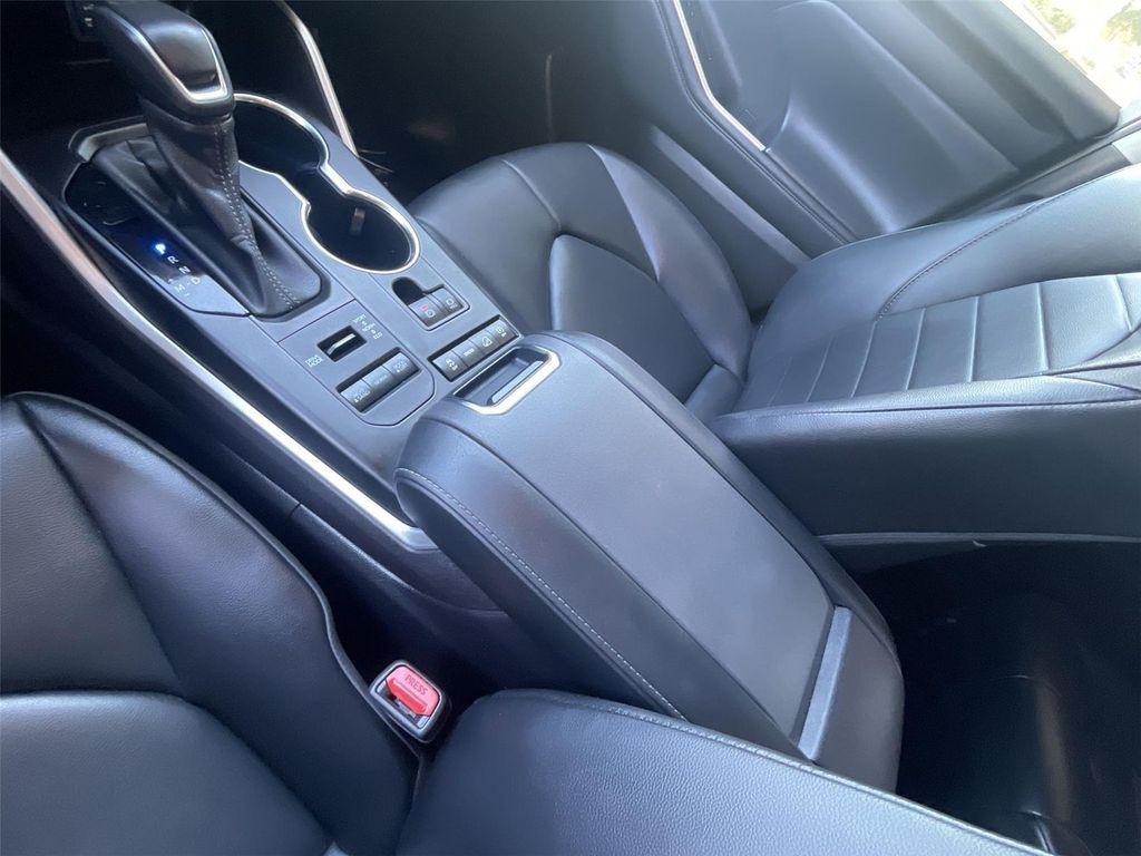 used 2022 Toyota Highlander car, priced at $35,881