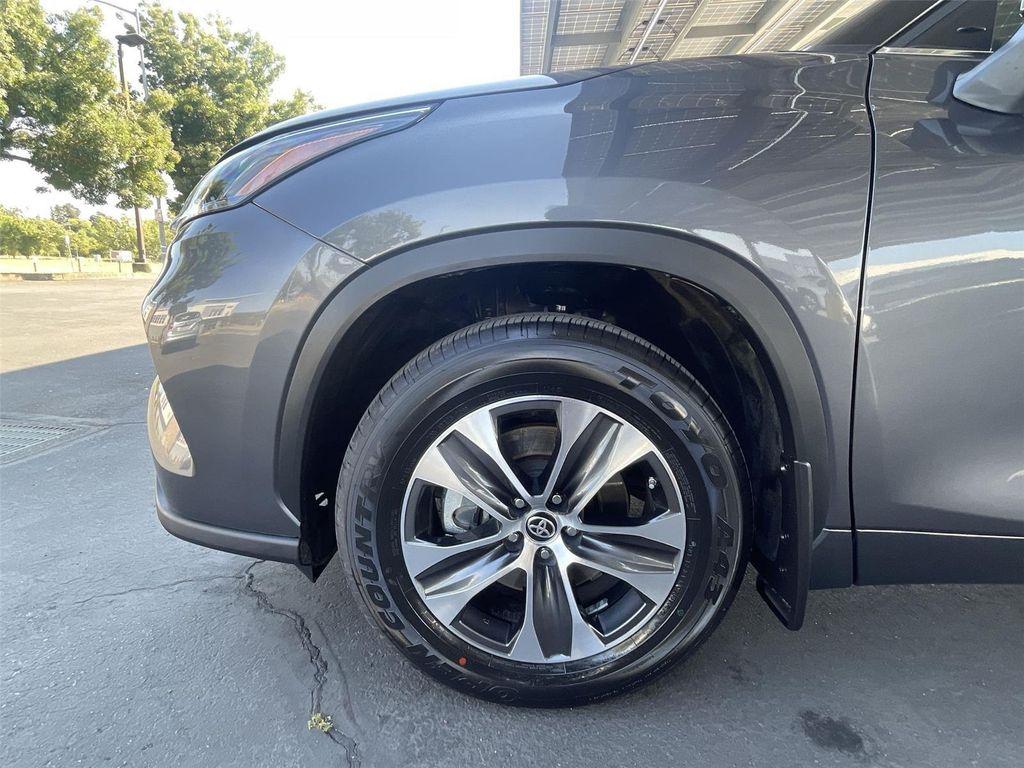 used 2022 Toyota Highlander car, priced at $35,881