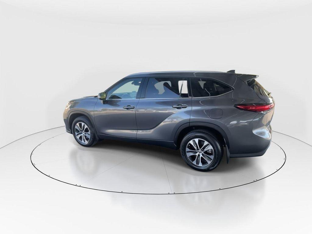 used 2022 Toyota Highlander car, priced at $35,881