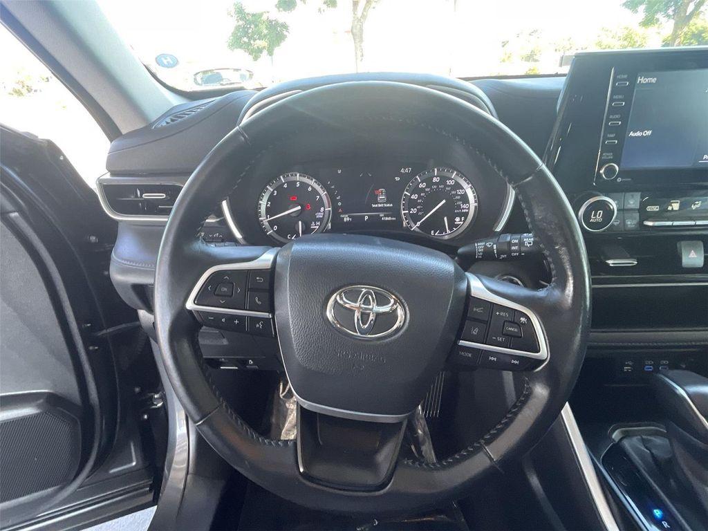 used 2022 Toyota Highlander car, priced at $35,881