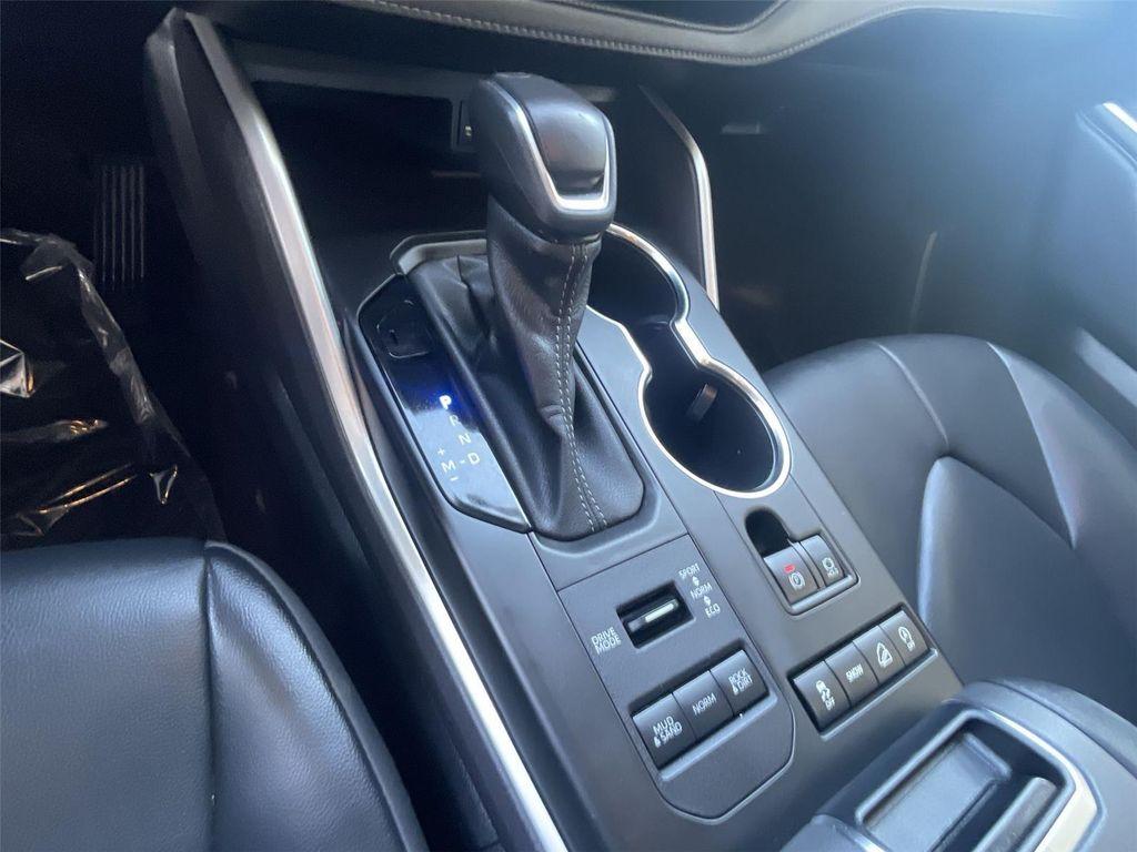 used 2022 Toyota Highlander car, priced at $35,881