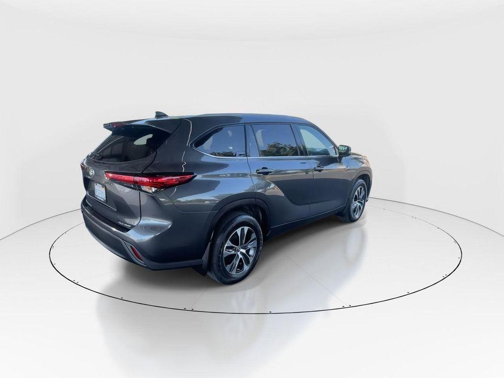 used 2022 Toyota Highlander car, priced at $35,881