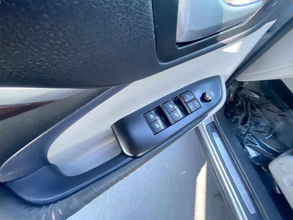 used 2014 Toyota Highlander car, priced at $20,661