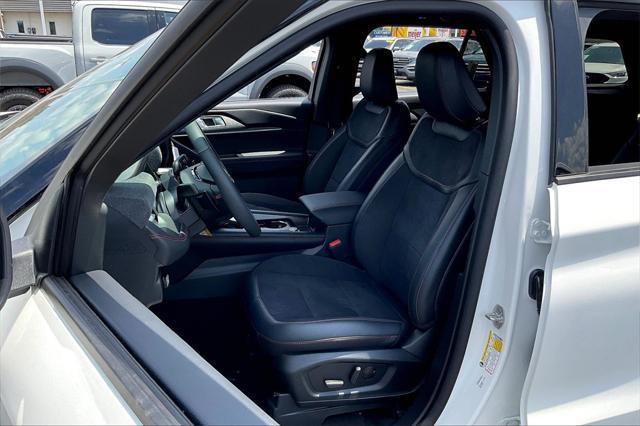 new 2025 Ford Explorer car, priced at $55,204