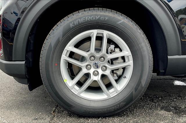 new 2025 Ford Explorer car, priced at $40,140