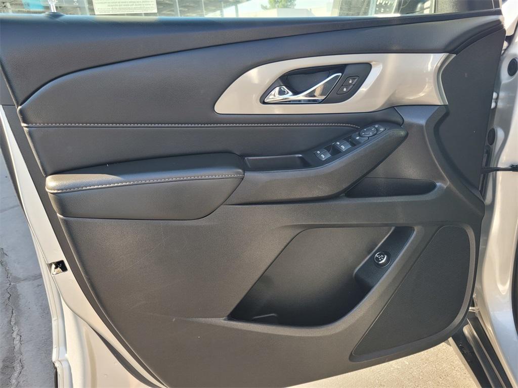 used 2021 Chevrolet Traverse car, priced at $26,999