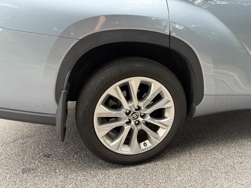 used 2022 Toyota Highlander car, priced at $41,993