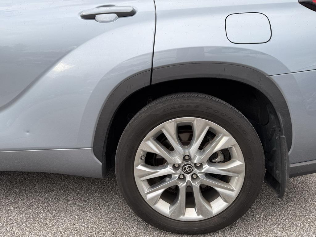 used 2022 Toyota Highlander car, priced at $41,993