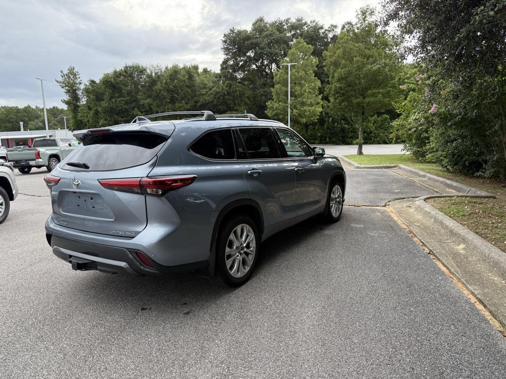 used 2022 Toyota Highlander car, priced at $41,993