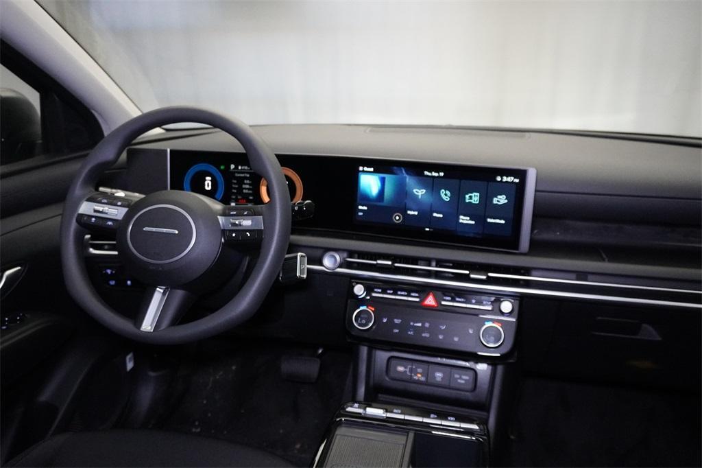 new 2025 Hyundai TUCSON Hybrid car, priced at $33,654