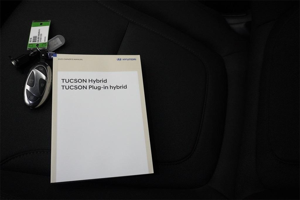 new 2025 Hyundai TUCSON Hybrid car, priced at $31,654