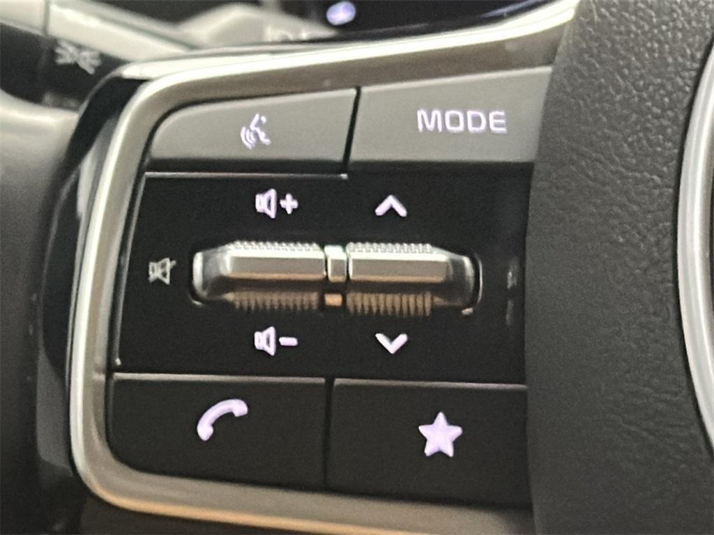 used 2023 Kia Carnival car, priced at $29,150