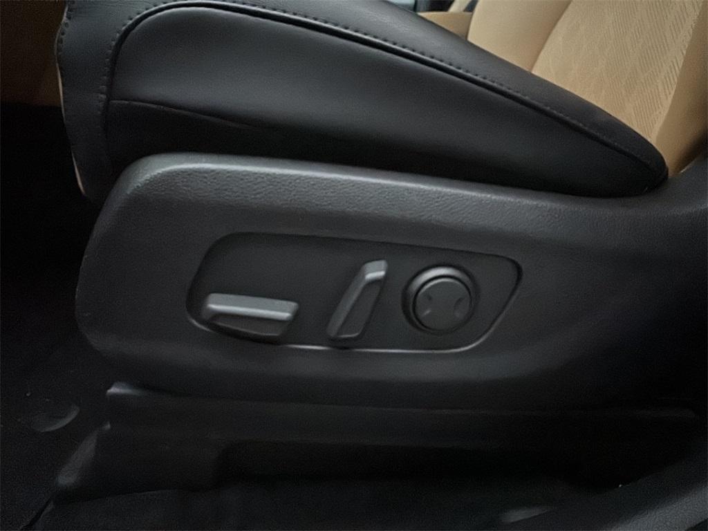 used 2023 Kia Carnival car, priced at $29,150