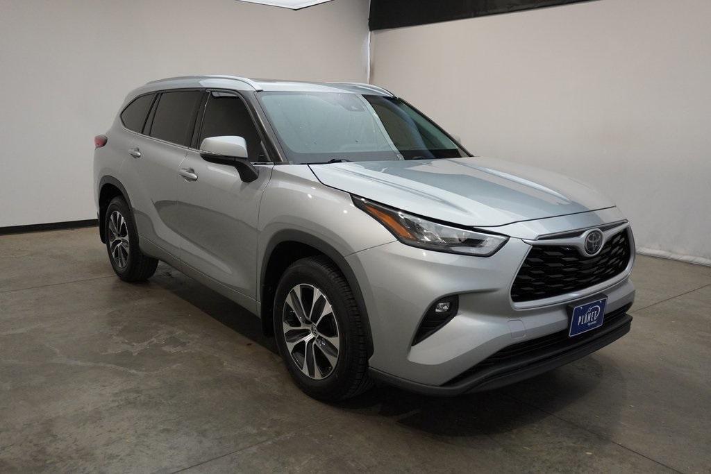 used 2020 Toyota Highlander car, priced at $28,900