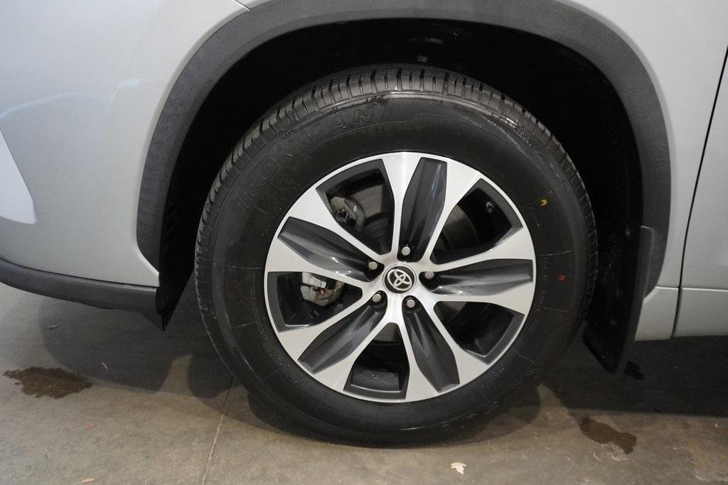 used 2020 Toyota Highlander car, priced at $28,900