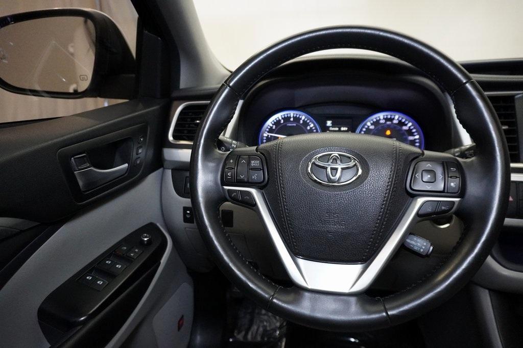 used 2018 Toyota Highlander car, priced at $26,750