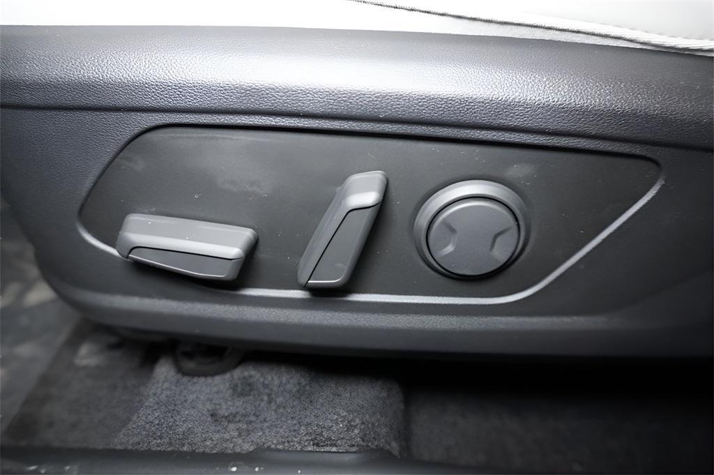 new 2025 Hyundai TUCSON Hybrid car, priced at $34,064