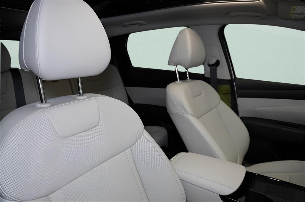 new 2025 Hyundai TUCSON Hybrid car, priced at $34,064