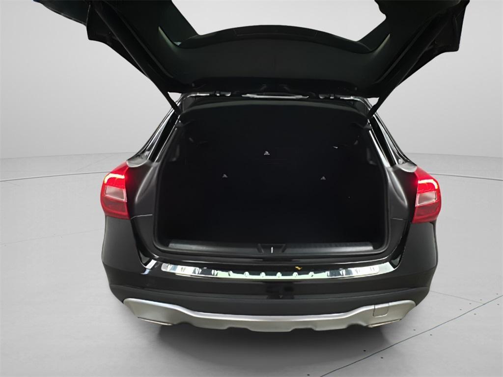 used 2018 Mercedes-Benz GLA 250 car, priced at $15,500