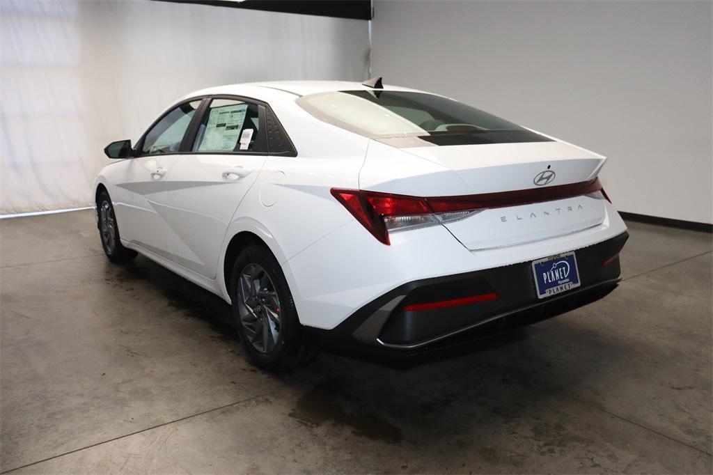 new 2024 Hyundai Elantra car, priced at $23,059