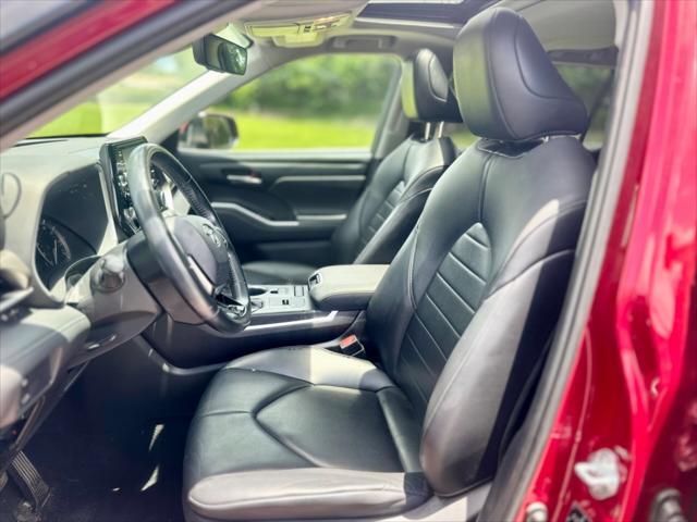 used 2021 Toyota Highlander car, priced at $28,999