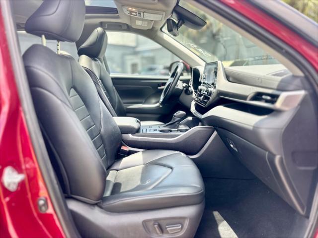 used 2021 Toyota Highlander car, priced at $28,999