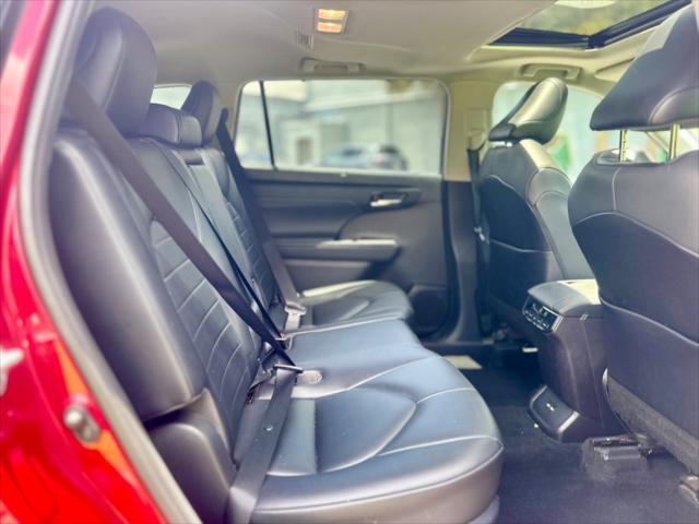 used 2021 Toyota Highlander car, priced at $28,999