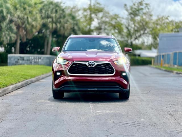 used 2021 Toyota Highlander car, priced at $28,999