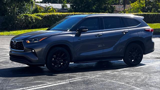 used 2021 Toyota Highlander car, priced at $26,999