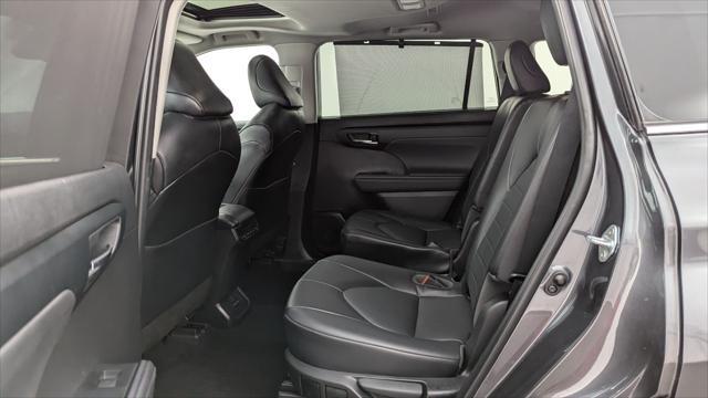 used 2022 Toyota Highlander car, priced at $28,599