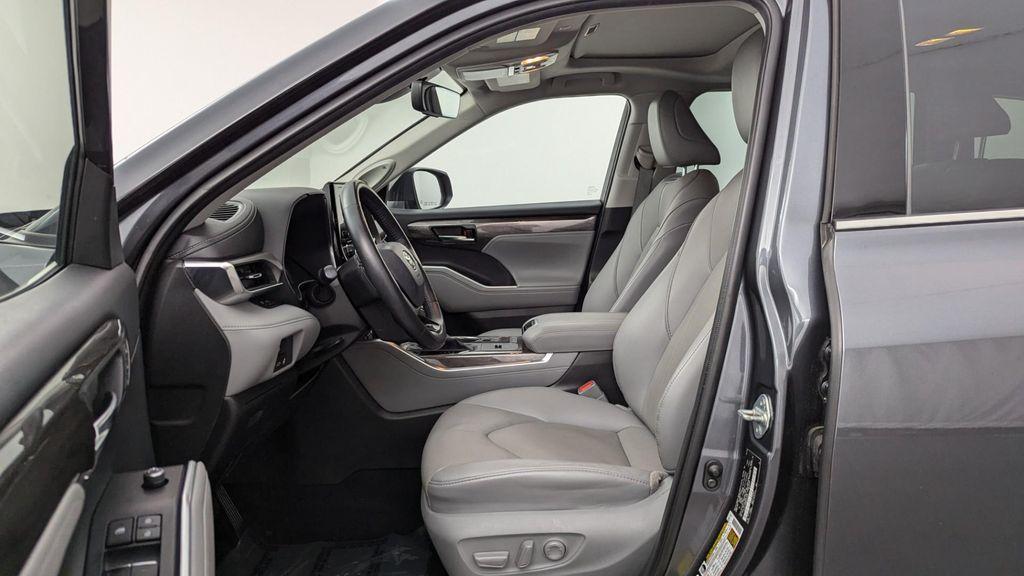 used 2021 Toyota Highlander car, priced at $23,299