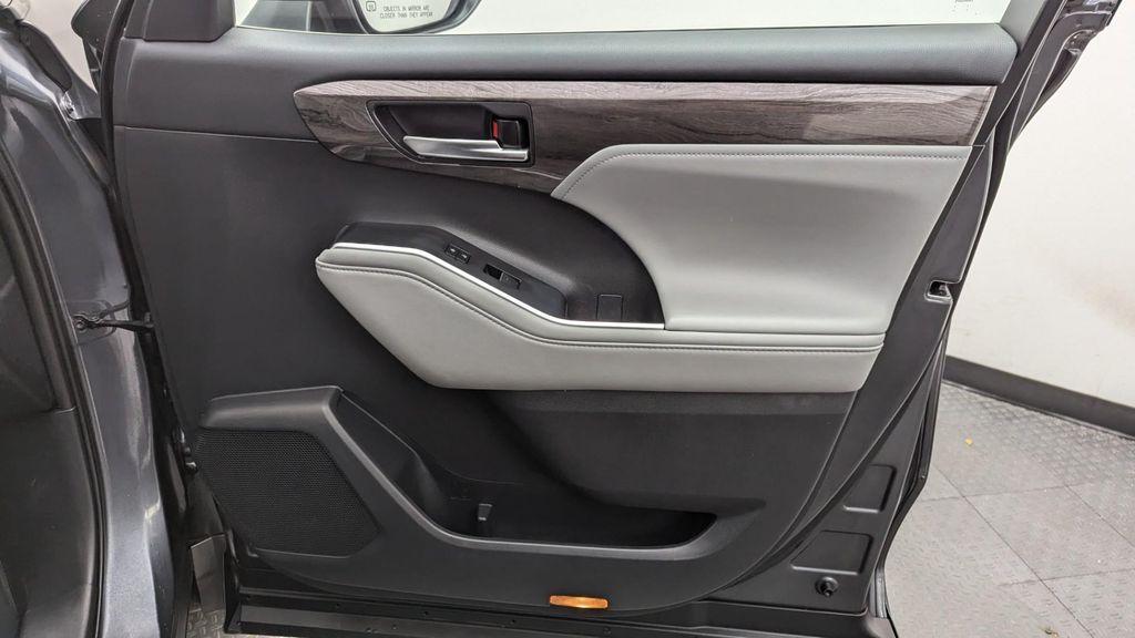 used 2021 Toyota Highlander car, priced at $23,299