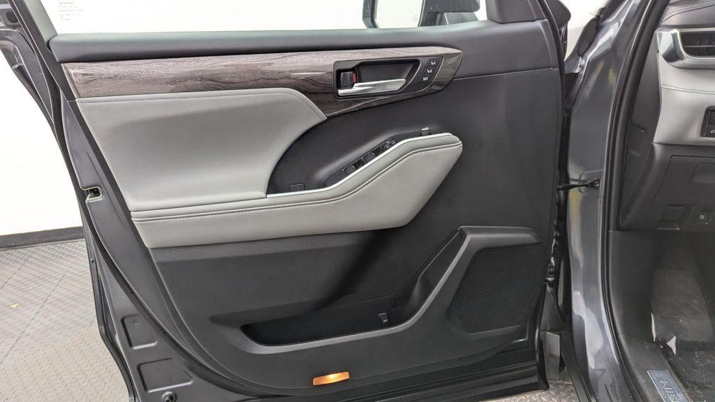 used 2021 Toyota Highlander car, priced at $23,299