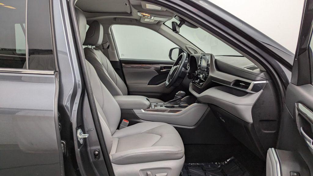 used 2021 Toyota Highlander car, priced at $23,299