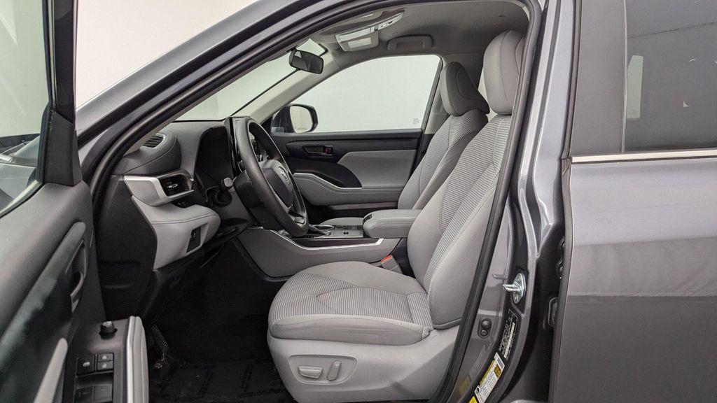 used 2023 Toyota Highlander car, priced at $29,499
