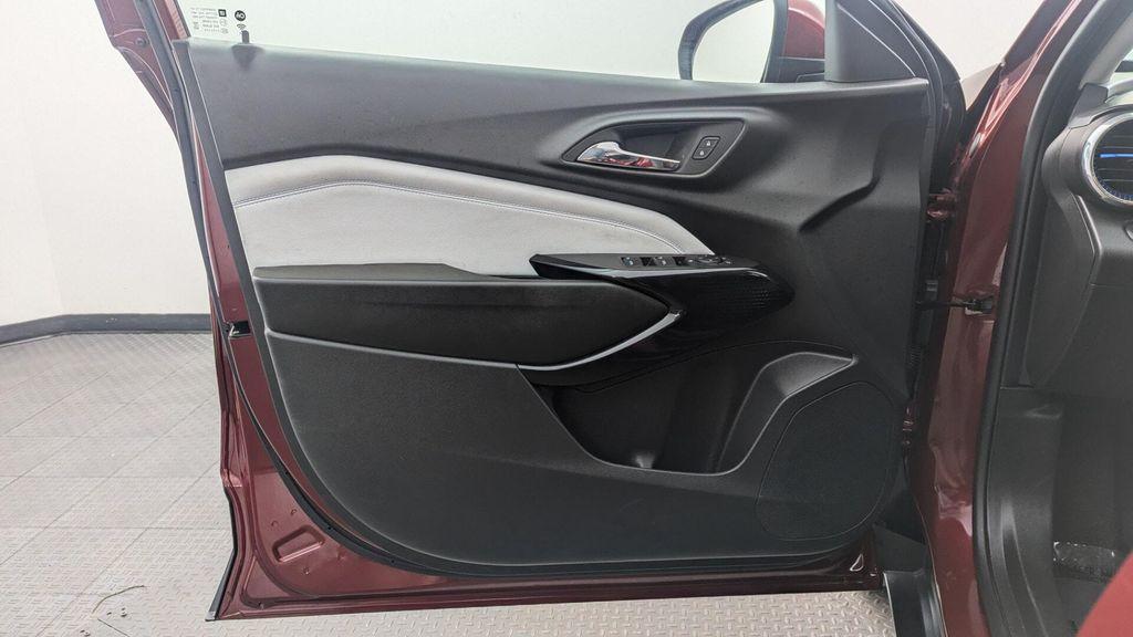 used 2025 Chevrolet Trax car, priced at $18,999