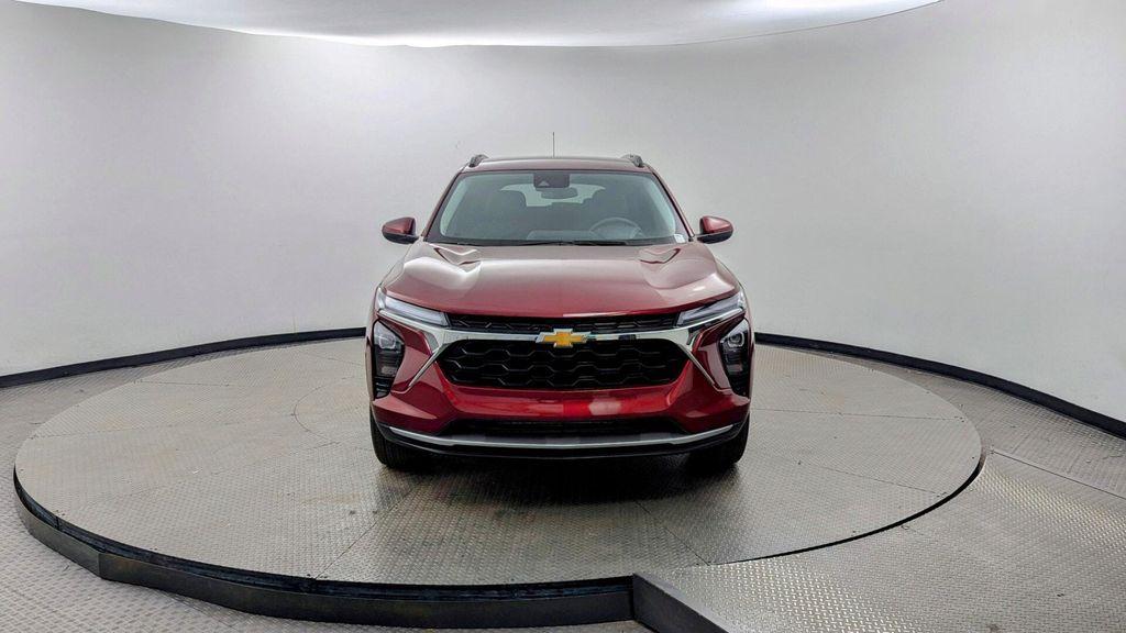 used 2025 Chevrolet Trax car, priced at $18,999