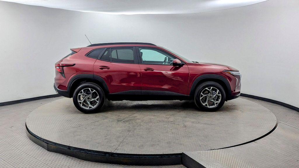 used 2025 Chevrolet Trax car, priced at $18,999