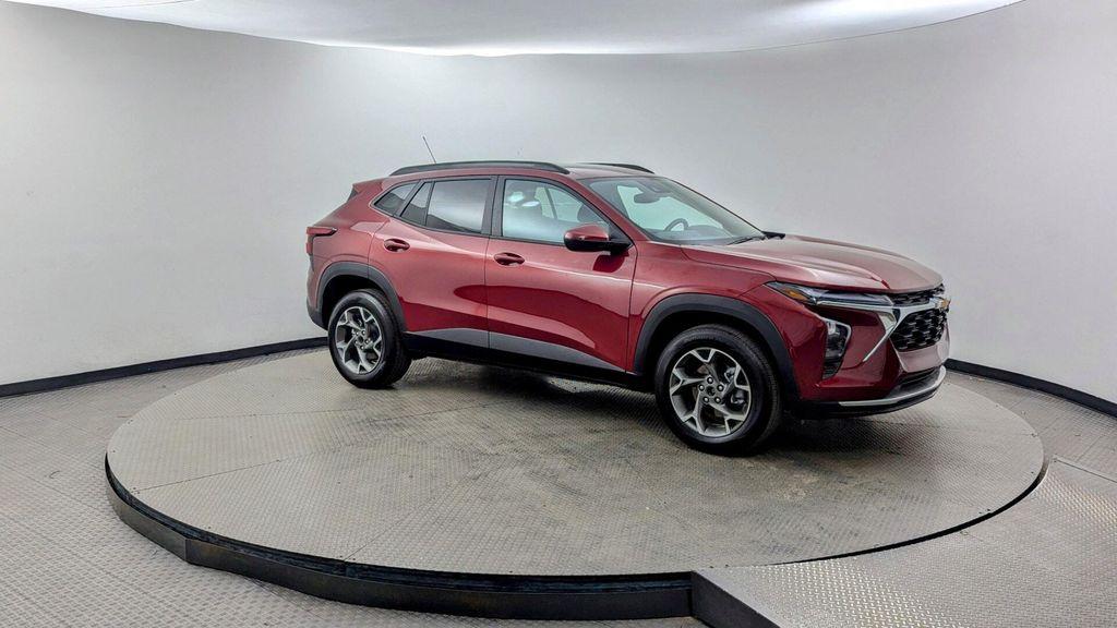 used 2025 Chevrolet Trax car, priced at $18,999
