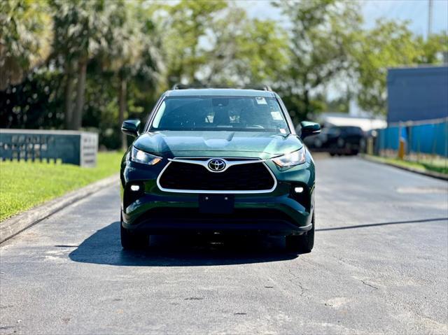 used 2024 Toyota Highlander car, priced at $32,999