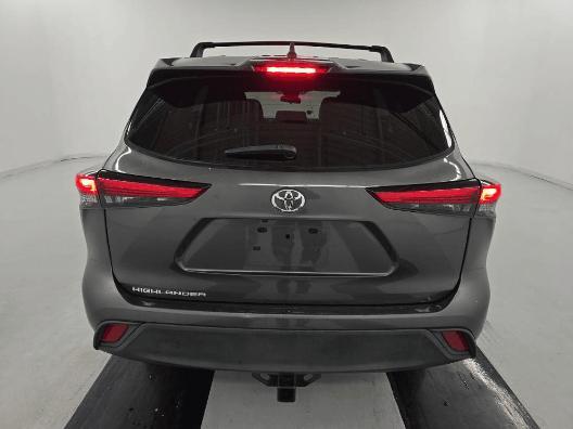 used 2022 Toyota Highlander car, priced at $23,699