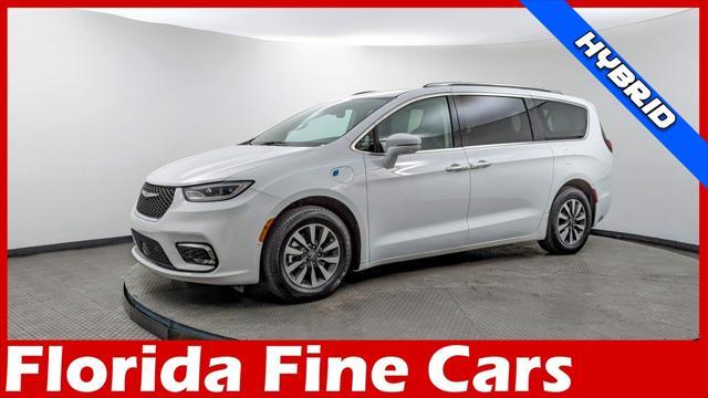 used 2021 Chrysler Pacifica Hybrid car, priced at $18,296