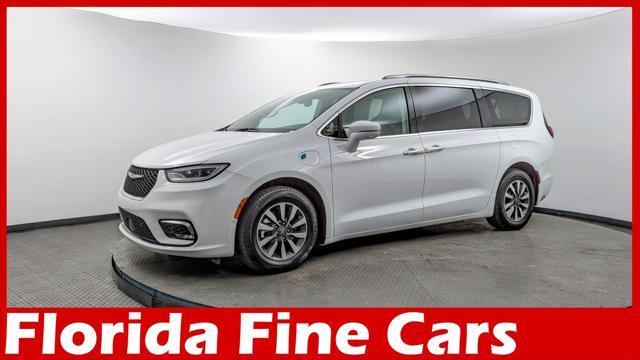 used 2021 Chrysler Pacifica Hybrid car, priced at $19,495